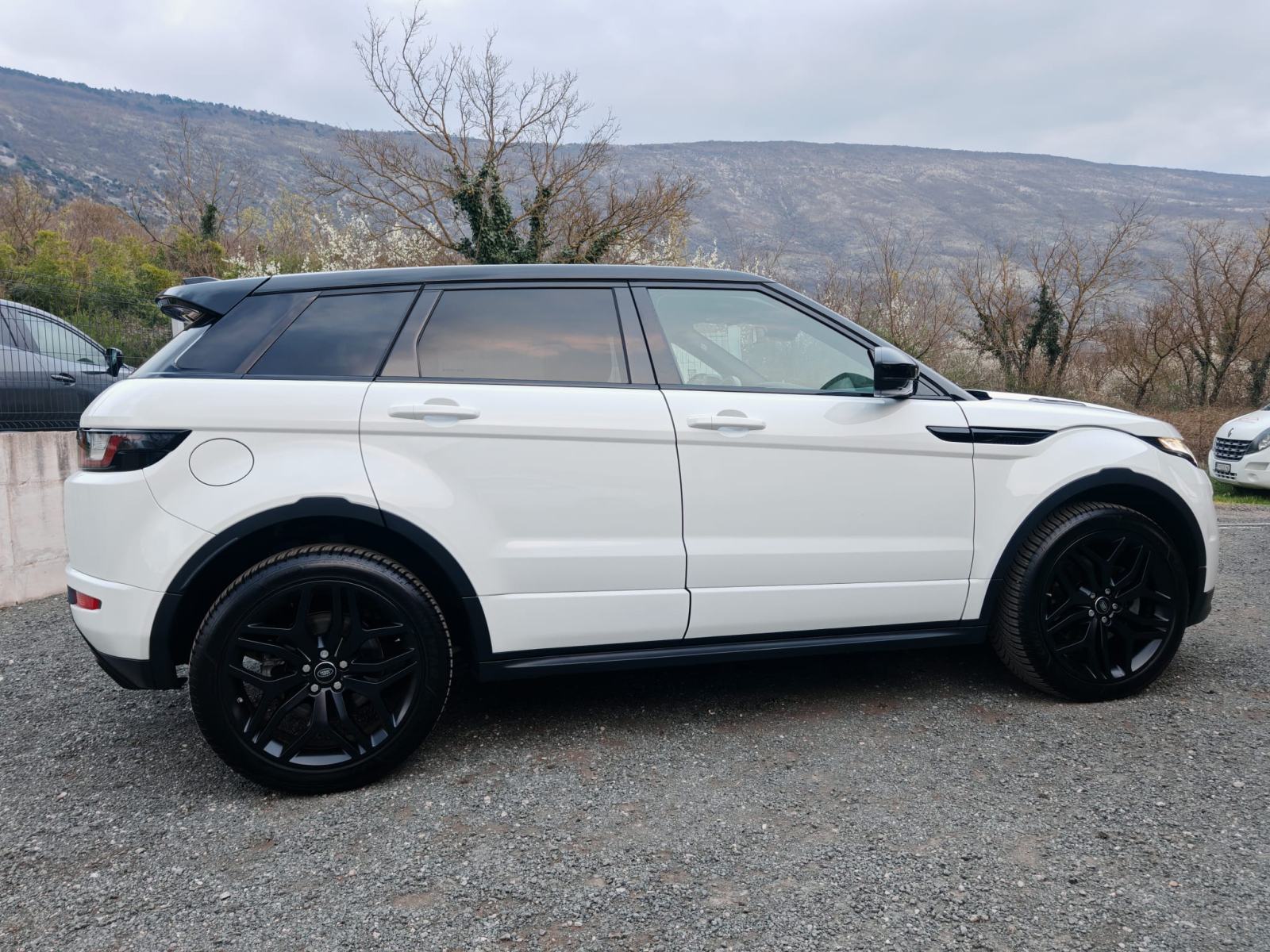 Range Rover Evoque 2.0 TD4 180 ks 4x4 HSE panorama alu 20 STANJE NOVO❗, fotografija 11