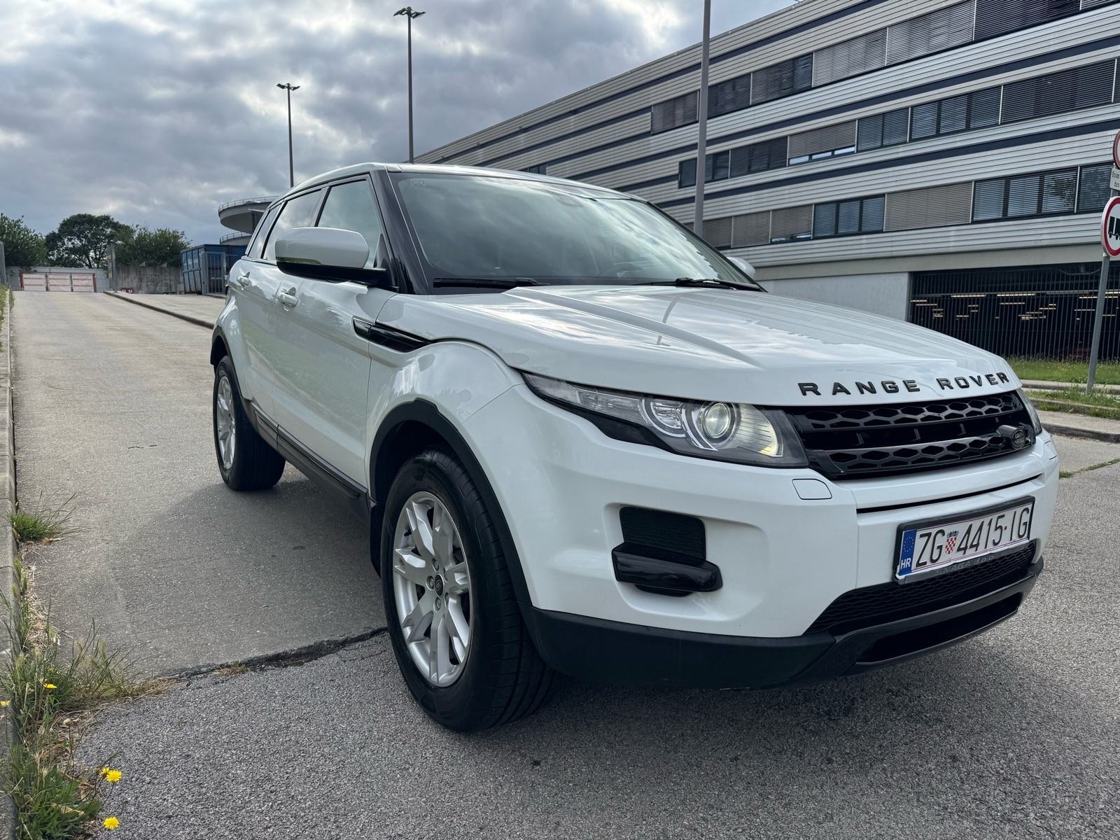 Land Rover Range Rover Evoque 2.2 TD4 4x4 automatik *HR auto*, fotografija 3