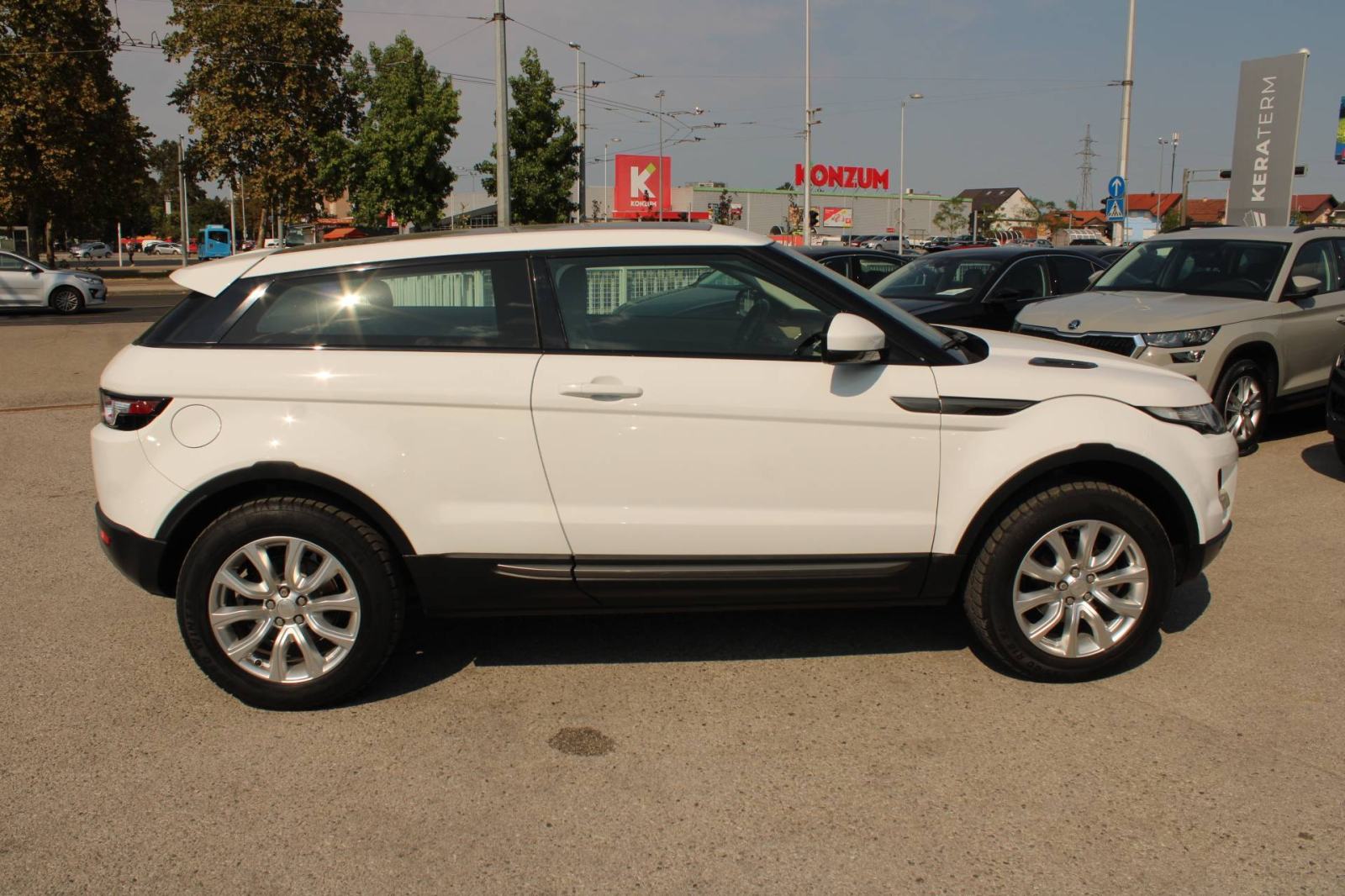 Land Rover Range Rover Evoque 2.2 TD4 *PANORAMA, NAVIGACIJA, KAMERA*, fotografija 4