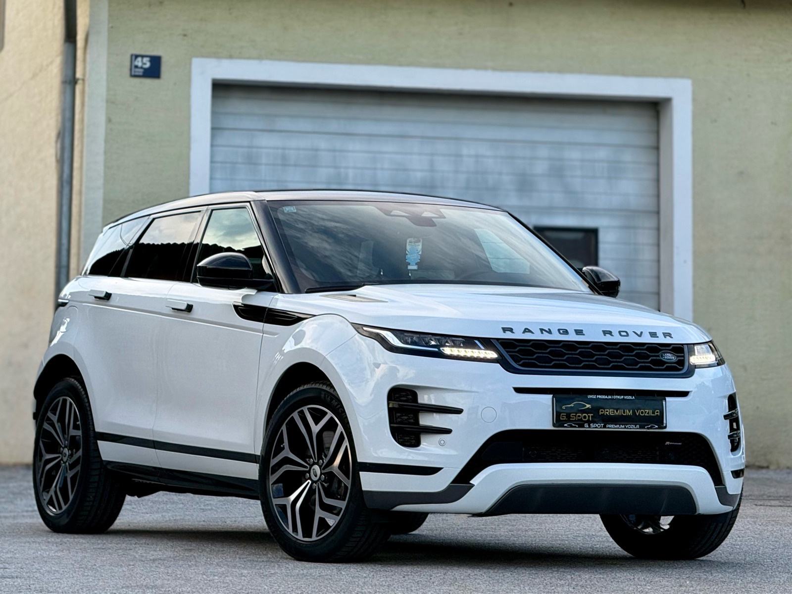 Land Rover Range Rover Evoque P300e *AUTOMATIK*PLUG IN*R-DYNAMIC*U PDV, fotografija 2