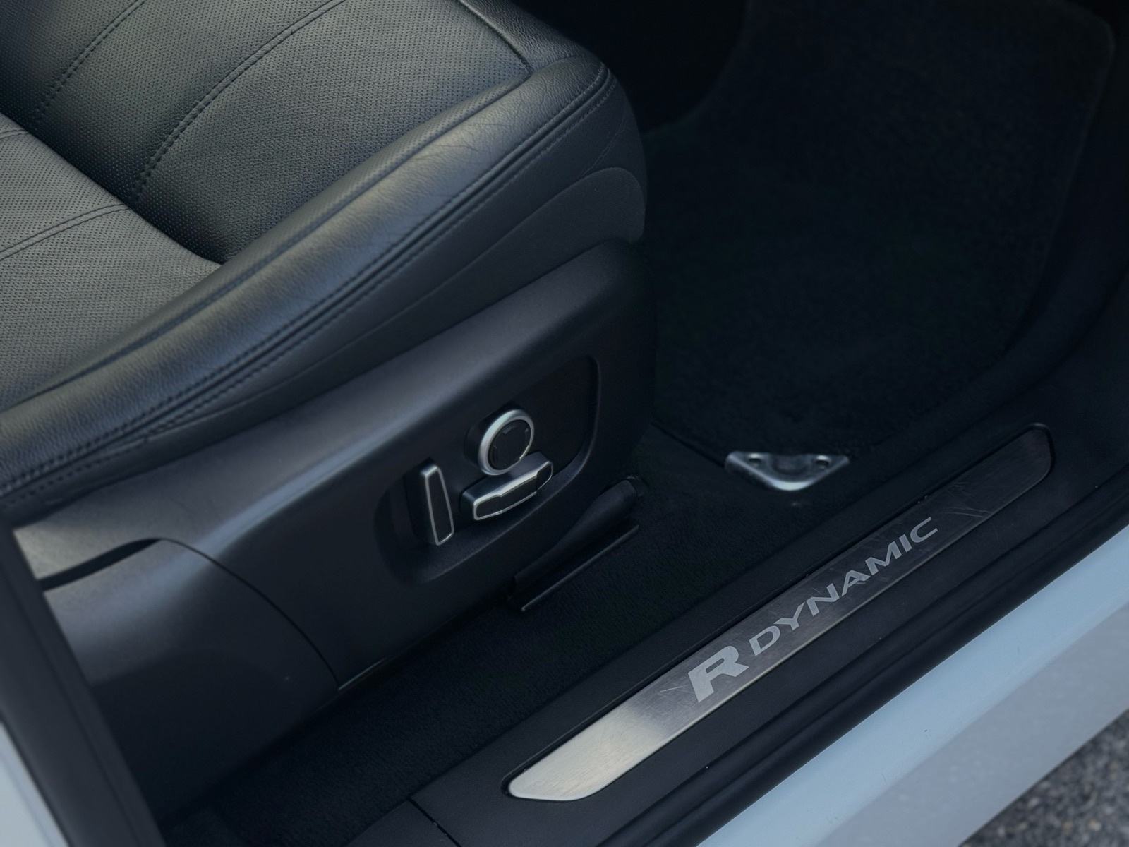 Land Rover Range Rover Evoque P300e *AUTOMATIK*PLUG IN*R-DYNAMIC*U PDV, fotografija 18