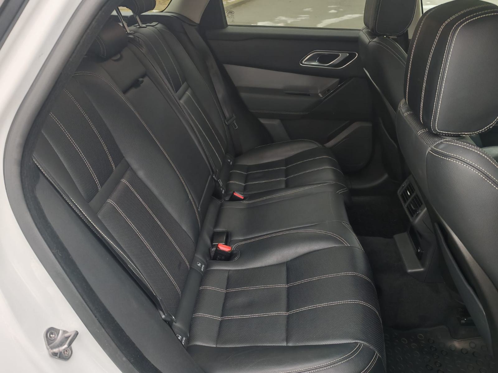 Land Rover Range Rover Velar 2.0 240ks Bogata oprema, fotografija 11