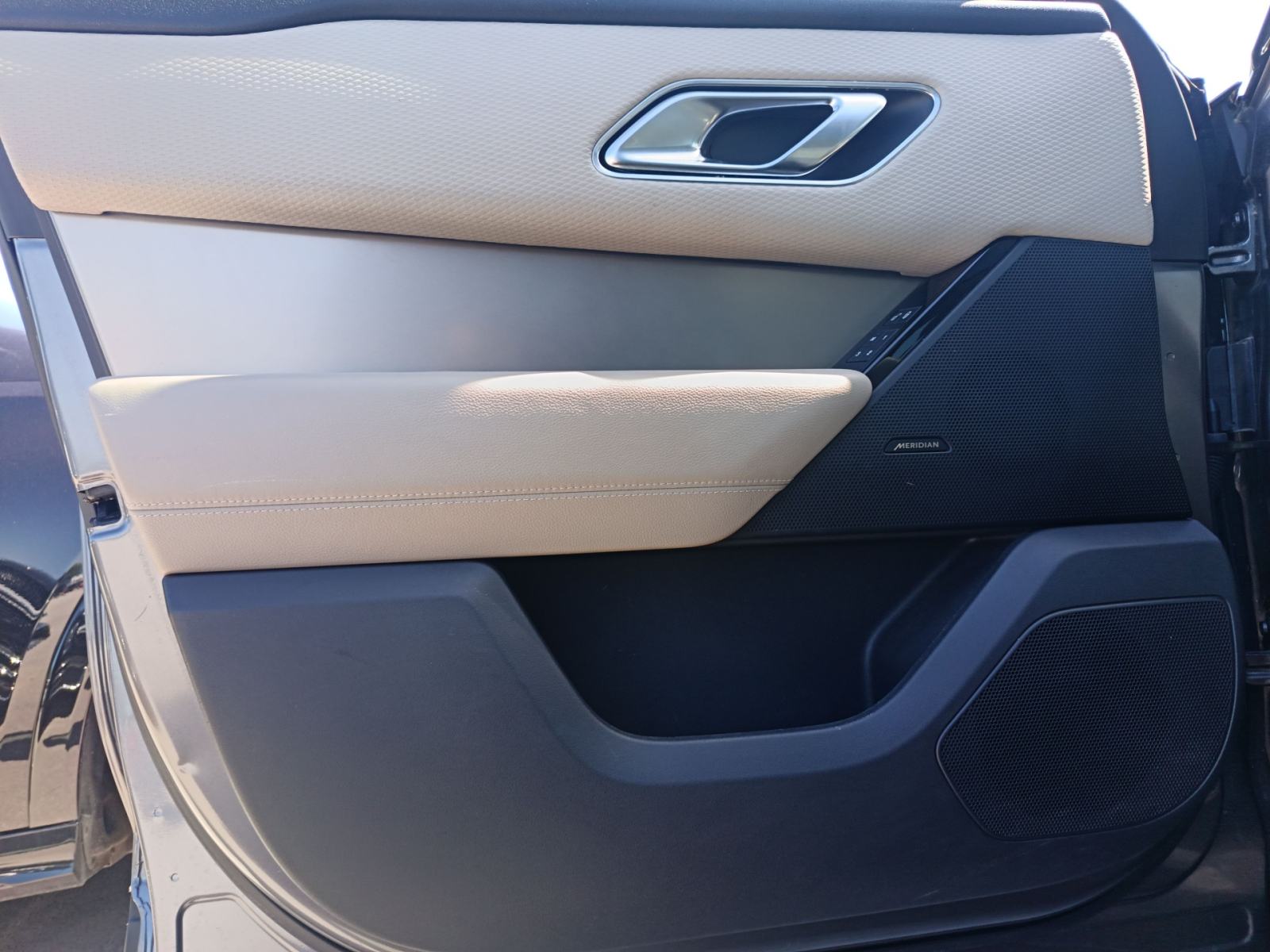 Land Rover Range Rover Velar S 2.0D 180HP 4WD A8 - 3 godine jamstva, fotografija 16