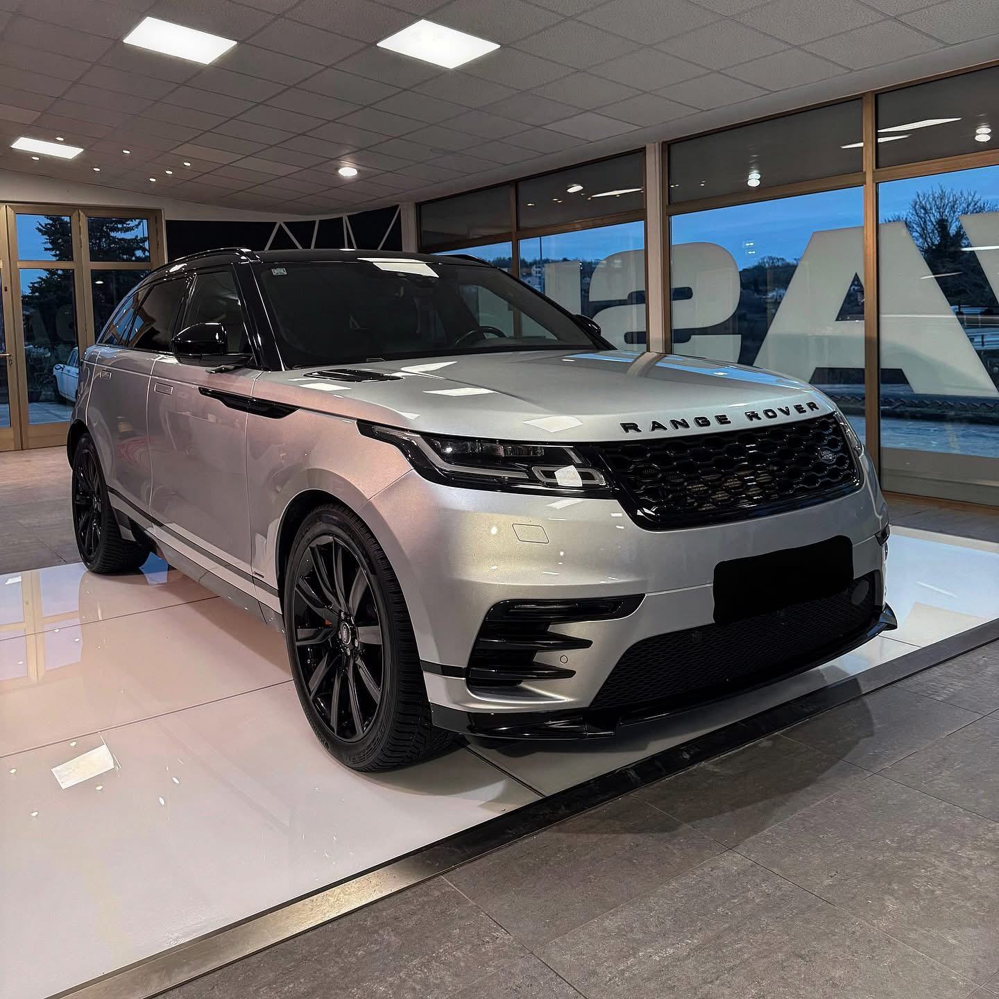 Land Rover Range Rover Velar 3.0 TD u sustavu Pdv-a prilika Garancija, pogled izvana - slika 1
