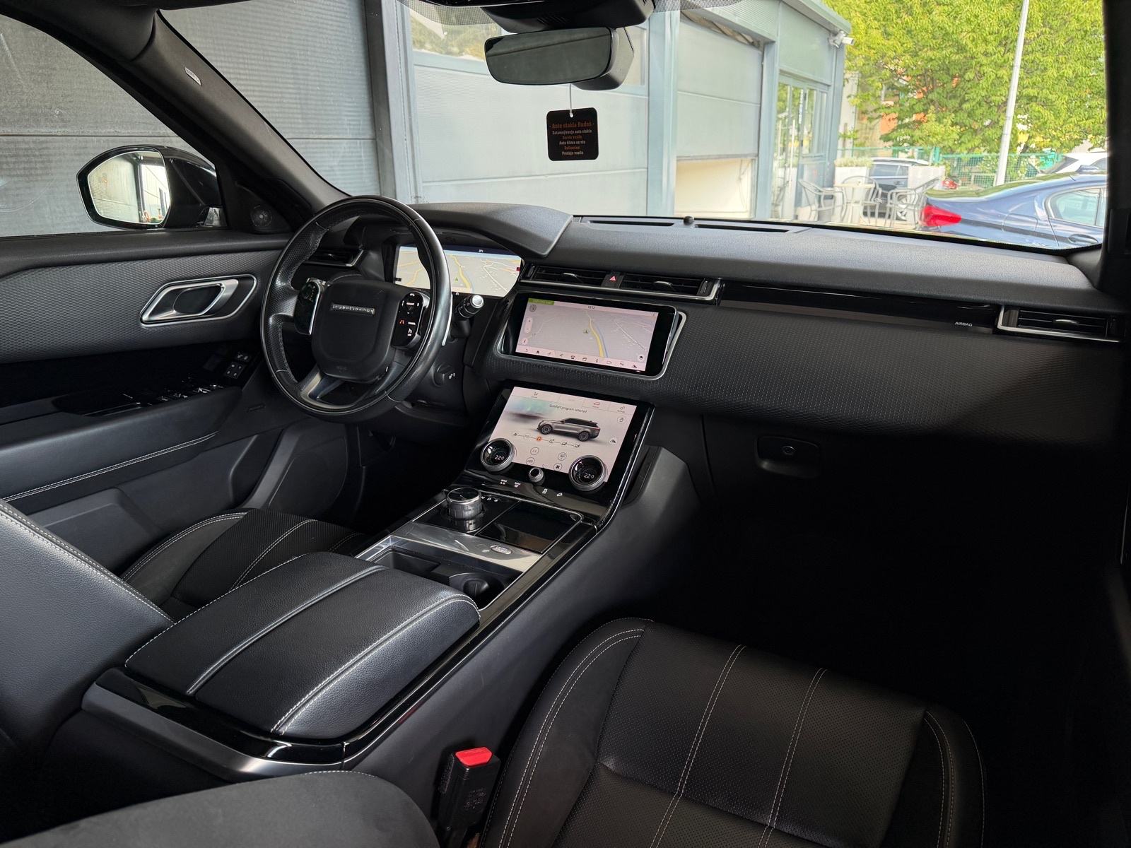 Land Rover RR Velar 4WD "R-Dynamic" PANORAMA,KAMERA,REG. DO 07/2027!, fotografija 5