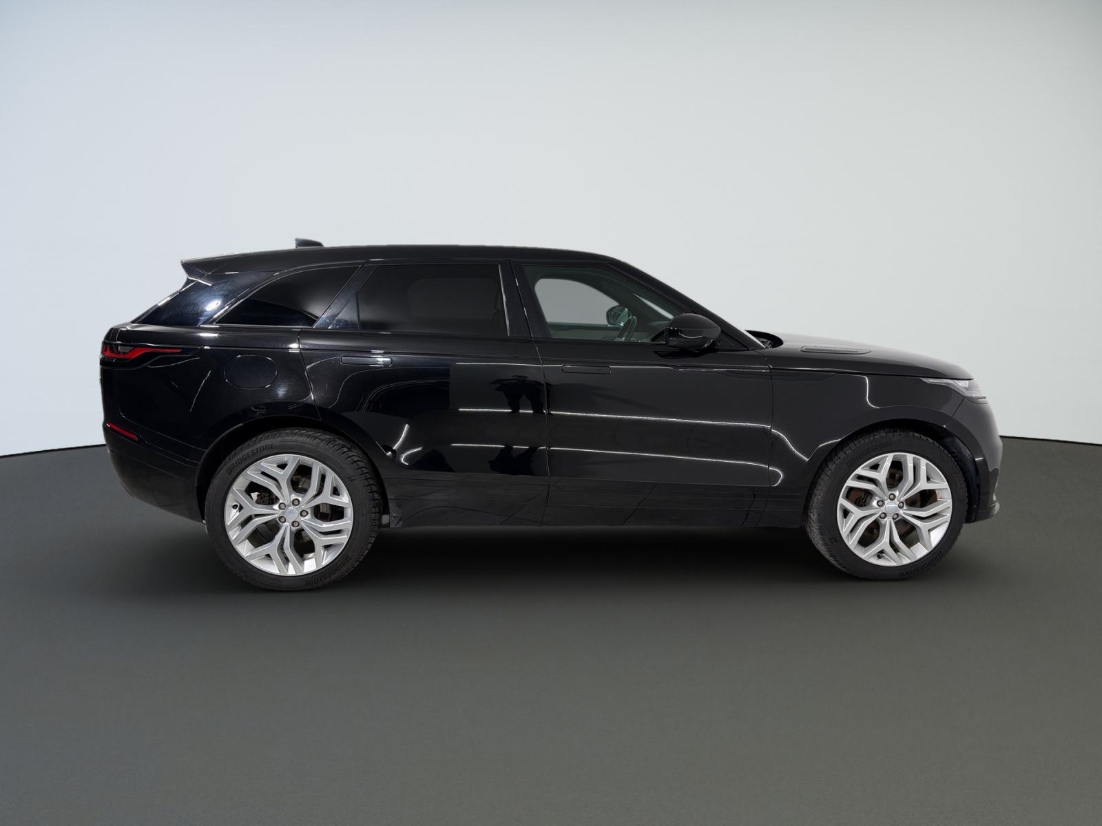 Land Rover Range Rover Velar R-DYN SE 3.0 300 4WD A8 MHEV, fotografija 4