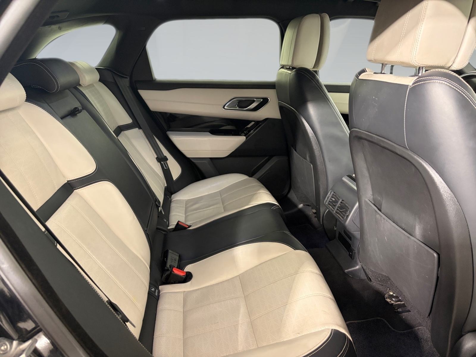 Land Rover Range Rover Velar R-DYN SE 3.0 300 4WD A8 MHEV, fotografija 9