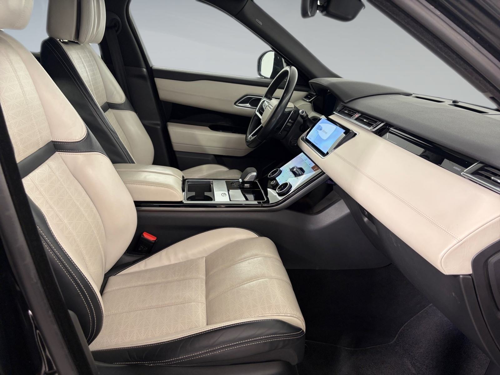 Land Rover Range Rover Velar R-DYN SE 3.0 300 4WD A8 MHEV, fotografija 10