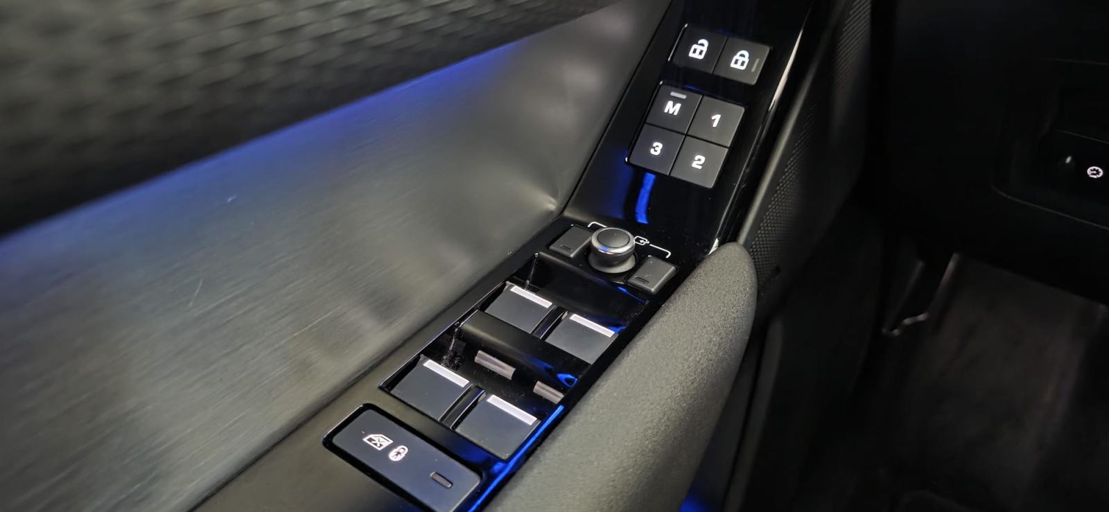 Land Rover Velar P400E, FULL LED., PANO, VIRTUAL, HEAD-UP, KAM..., fotografija 11