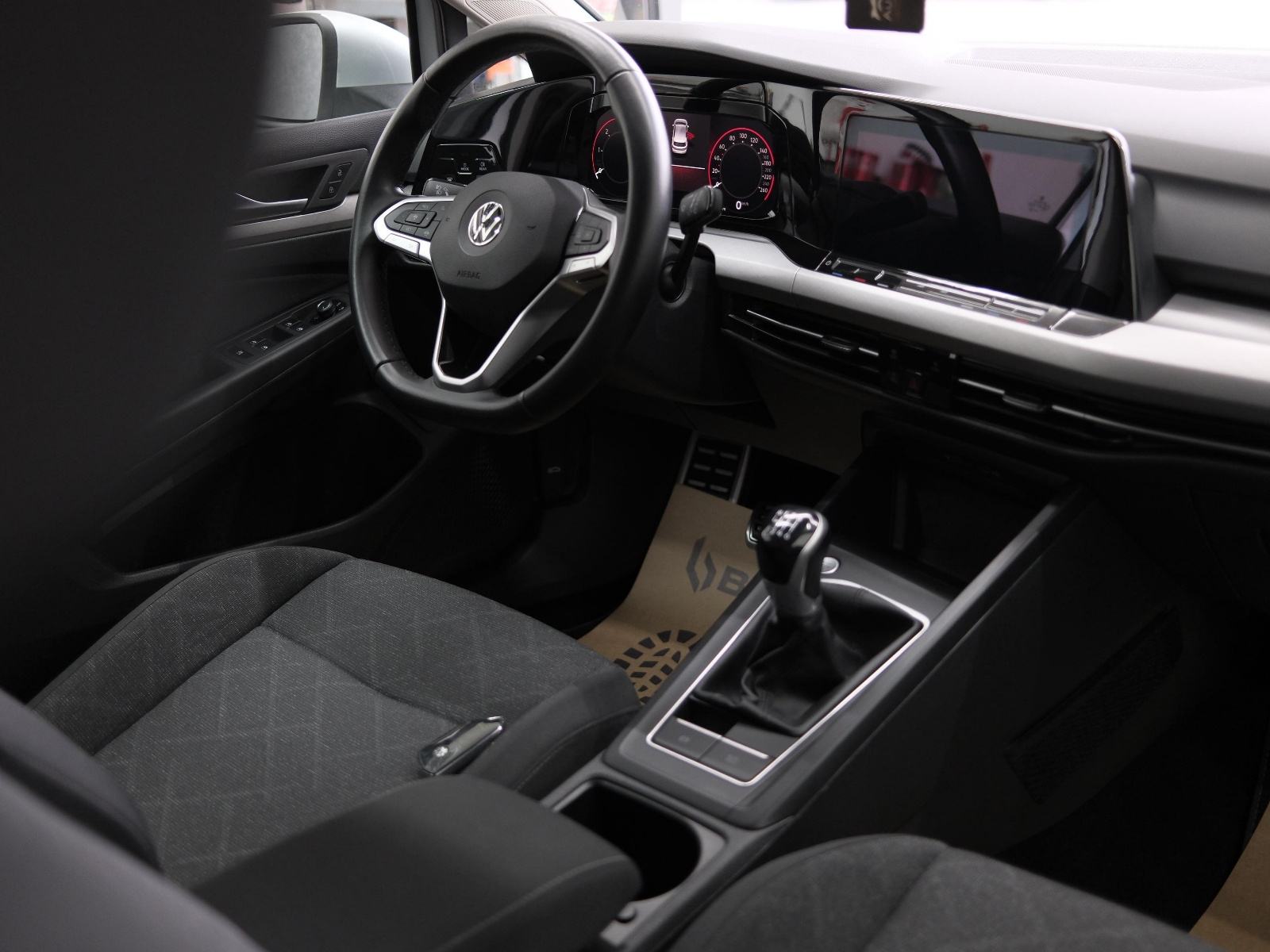 Leasing bez učešća VW Golf 8 2,0 TDI LIFE Virtual,ambijent light.., fotografija 10