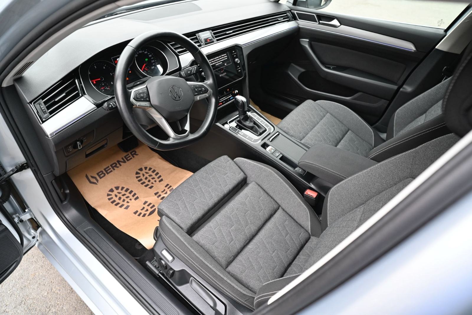 Leasing bez učešća VW Passat Variant 2,0 TDI aut. matrix svijetla,kuka, fotografija 17