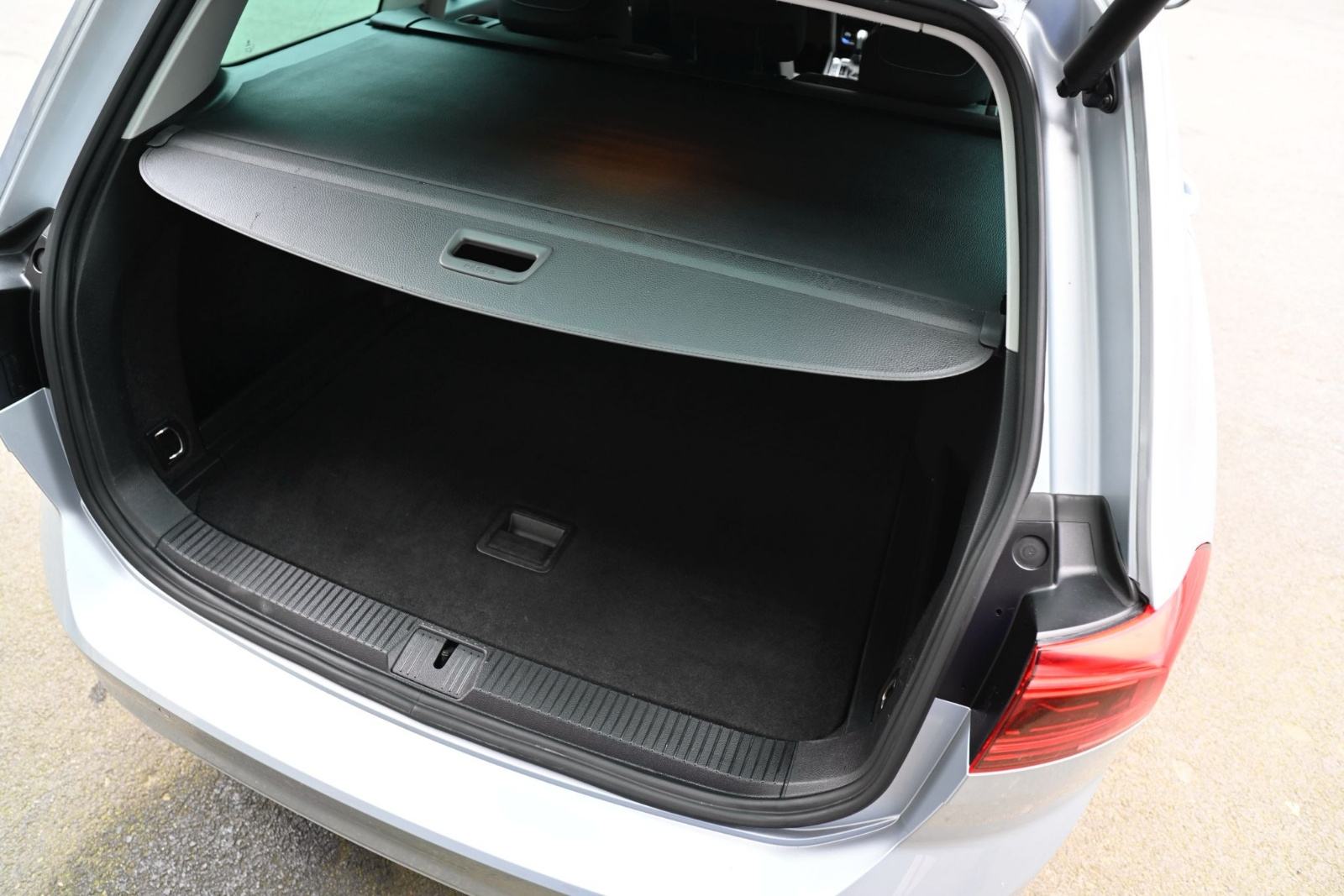 Leasing bez učešća VW Passat Variant 2,0 TDI aut. matrix svijetla,kuka, fotografija 12