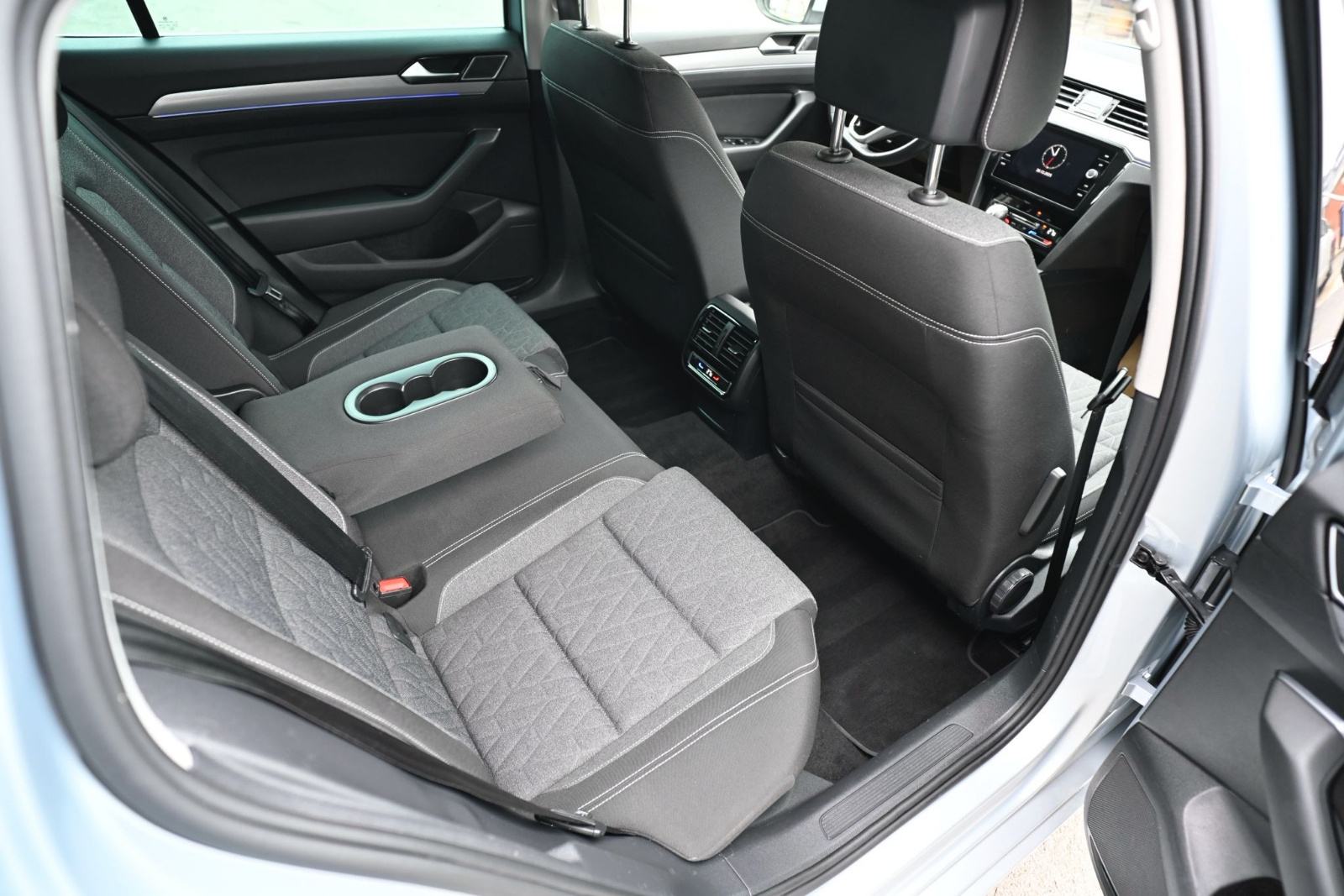 Leasing bez učešća VW Passat Variant 2,0 TDI aut. matrix svijetla,kuka, fotografija 19