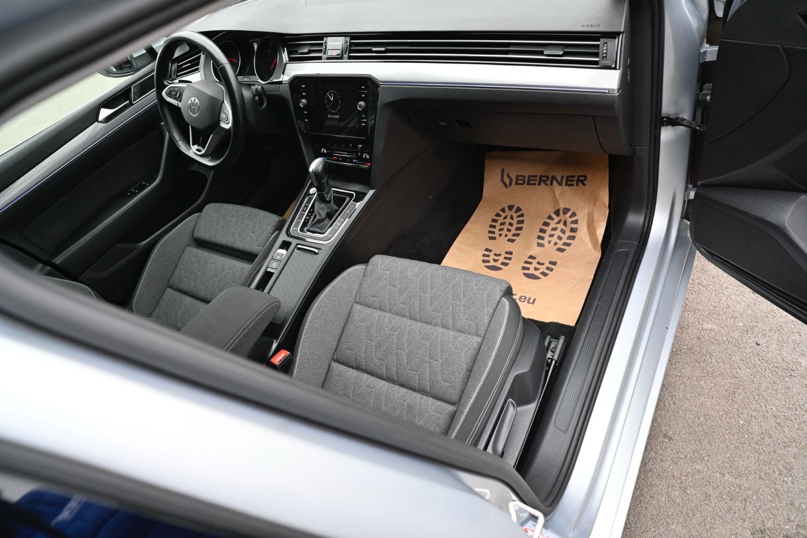Leasing bez učešća VW Passat Variant 2,0 TDI aut. matrix svijetla,kuka, fotografija 2