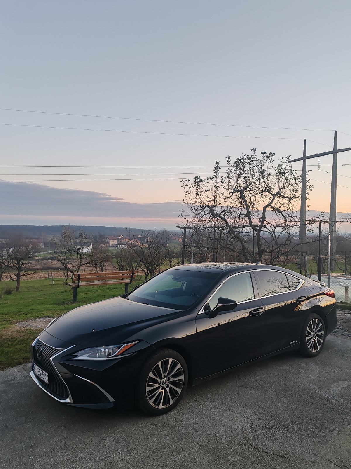 Lexus ES 300h TOP stanje, tvornička garancija, pogled izvana - slika 3