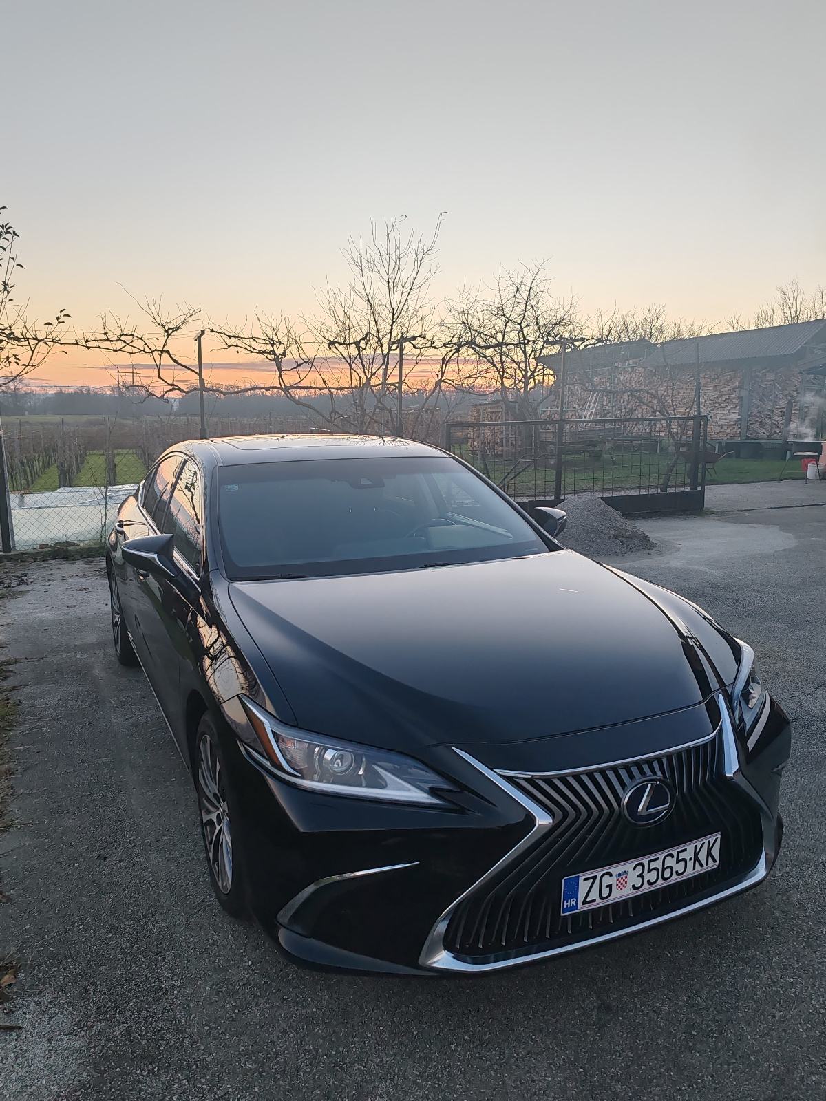 Lexus ES 300h TOP stanje, tvornička garancija, pogled izvana - slika 4