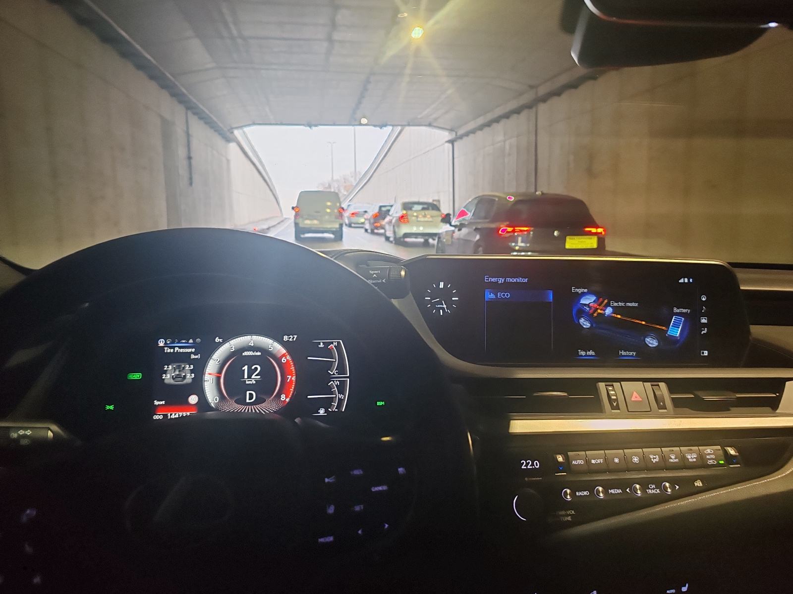 Lexus ES 300h TOP stanje, tvornička garancija, pogled izvana - slika 5