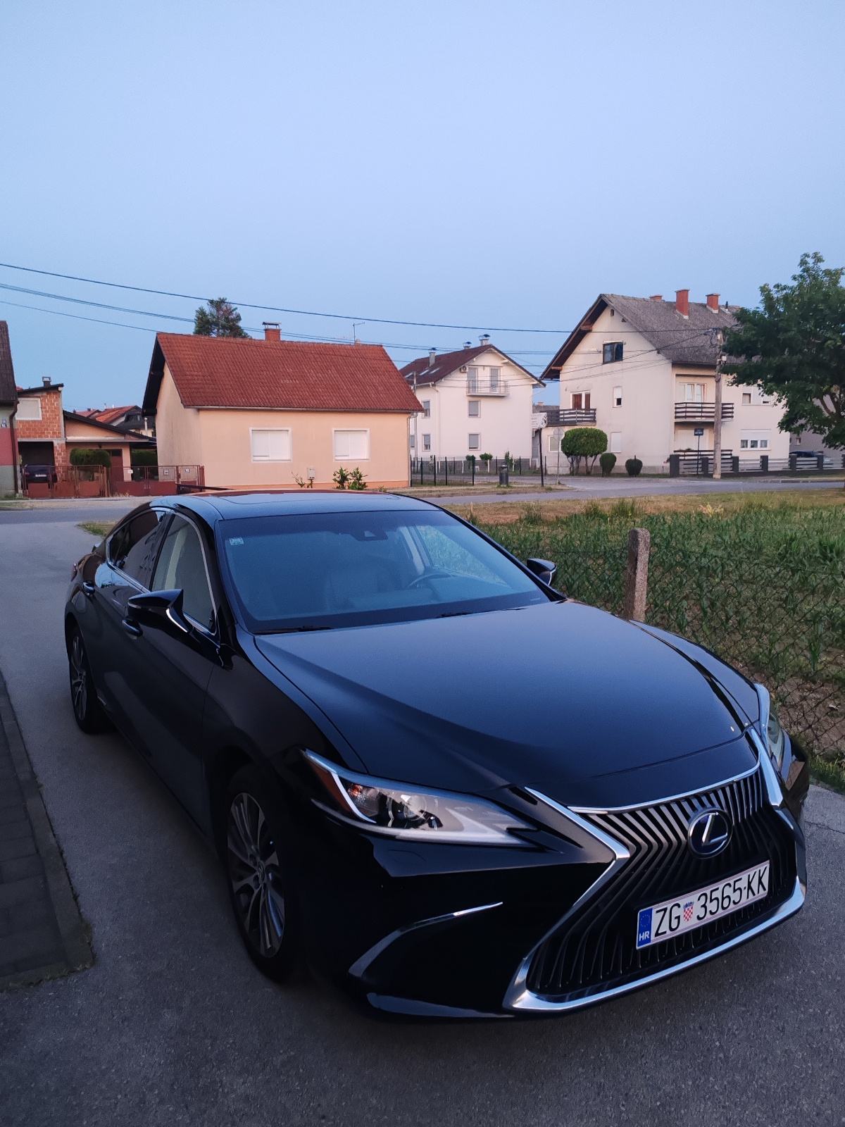 Lexus ES 300h TOP stanje, tvornička garancija, pogled izvana - slika 1