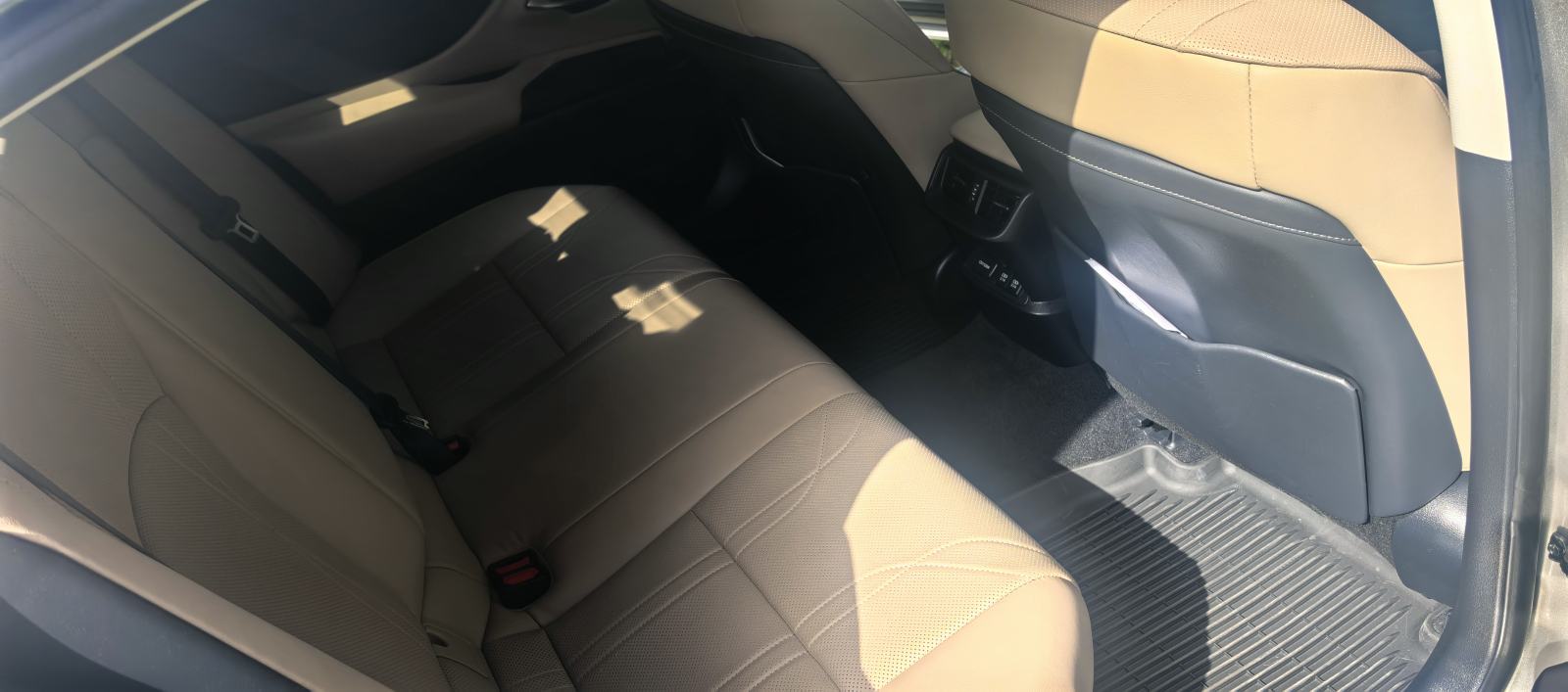 Lexus ES executive kupljen u HR, fotografija 9