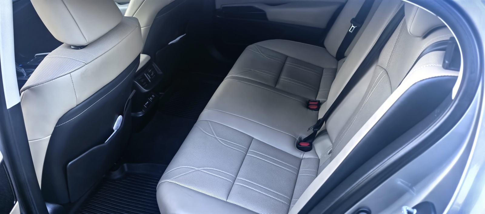 Lexus ES executive kupljen u HR, fotografija 10