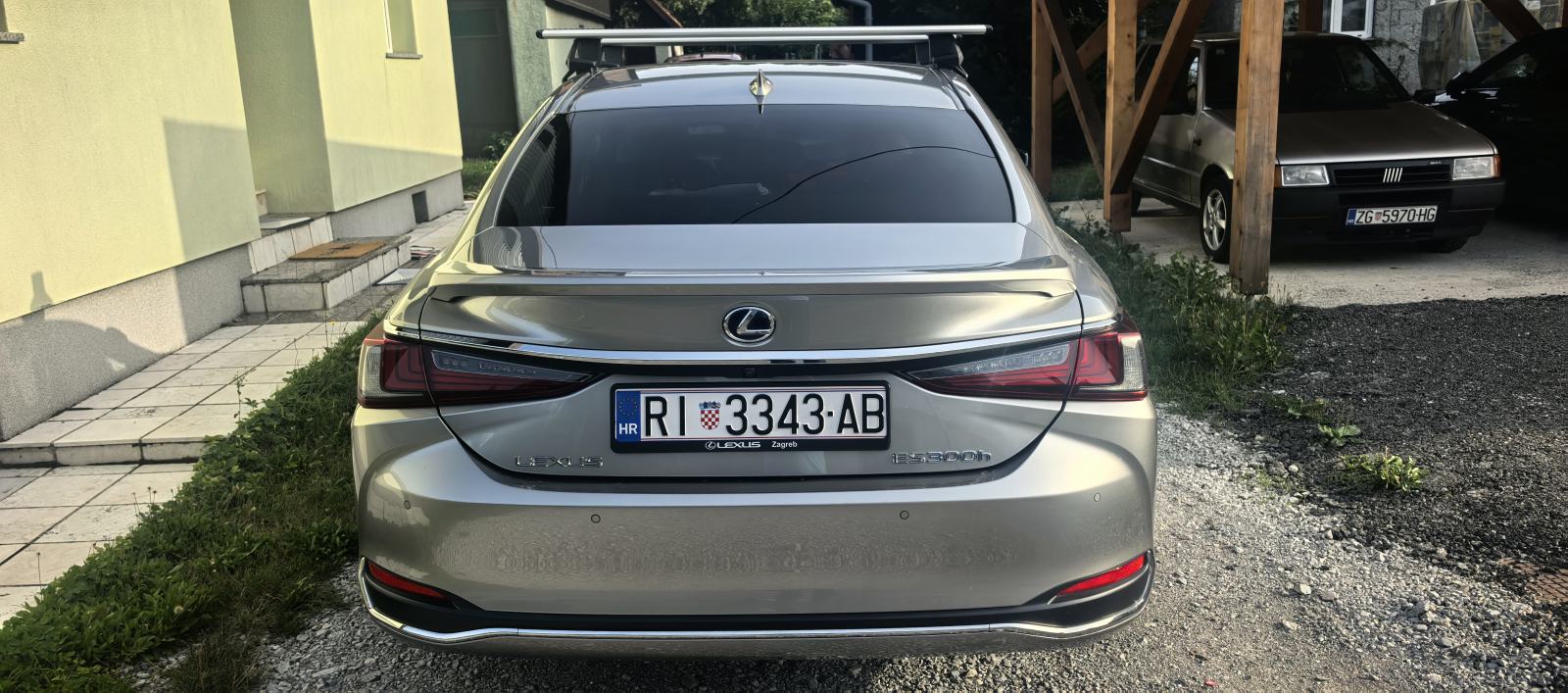 Lexus ES executive kupljen u HR, fotografija 6