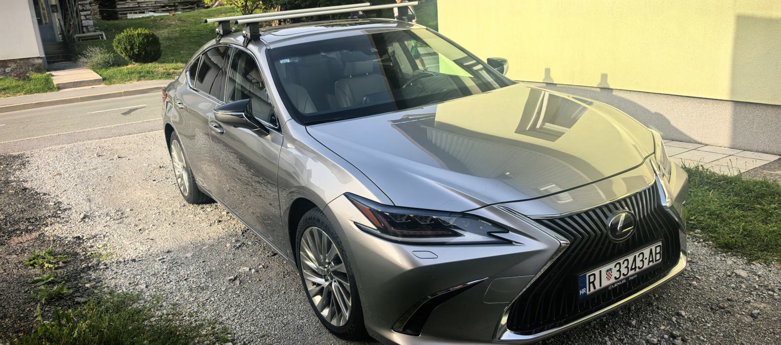 Lexus ES executive kupljen u HR, pogled izvana - slika 3
