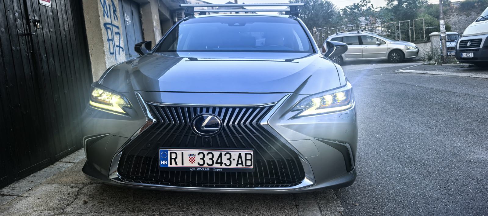 Lexus ES executive kupljen u HR, fotografija 7