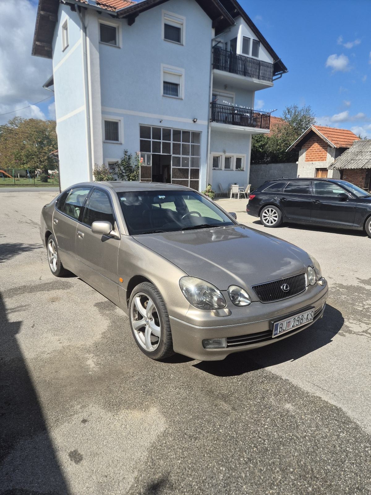 Lexus GS 300 automatik, pogled izvana - slika 1