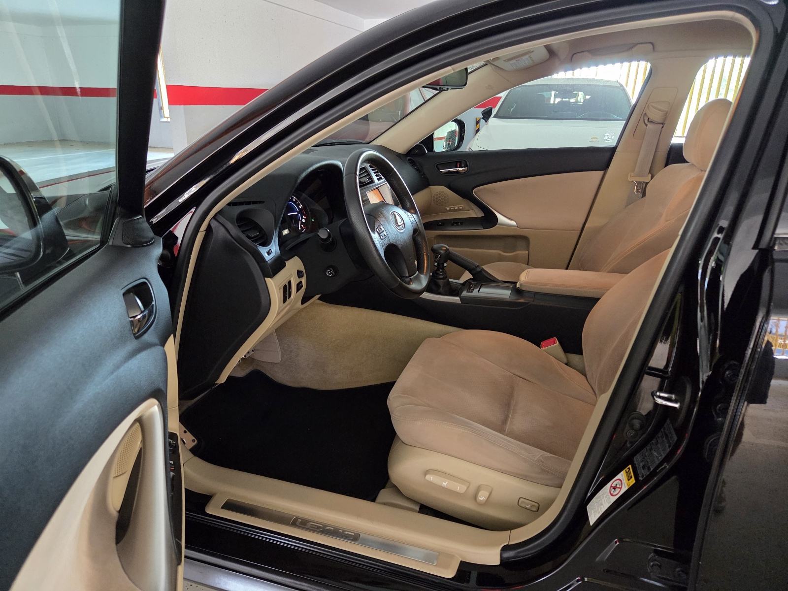 Lexus IS 220d, fotografija 6