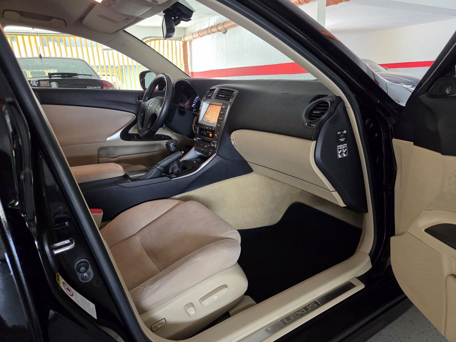 Lexus IS 220d, fotografija 10