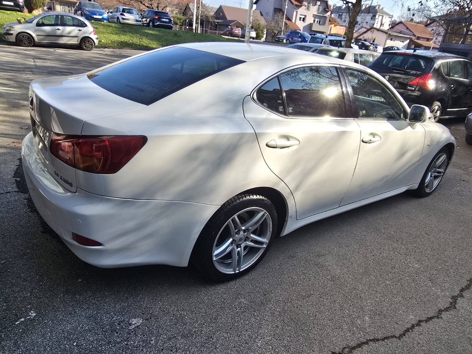Lexus IS 220d, fotografija 4