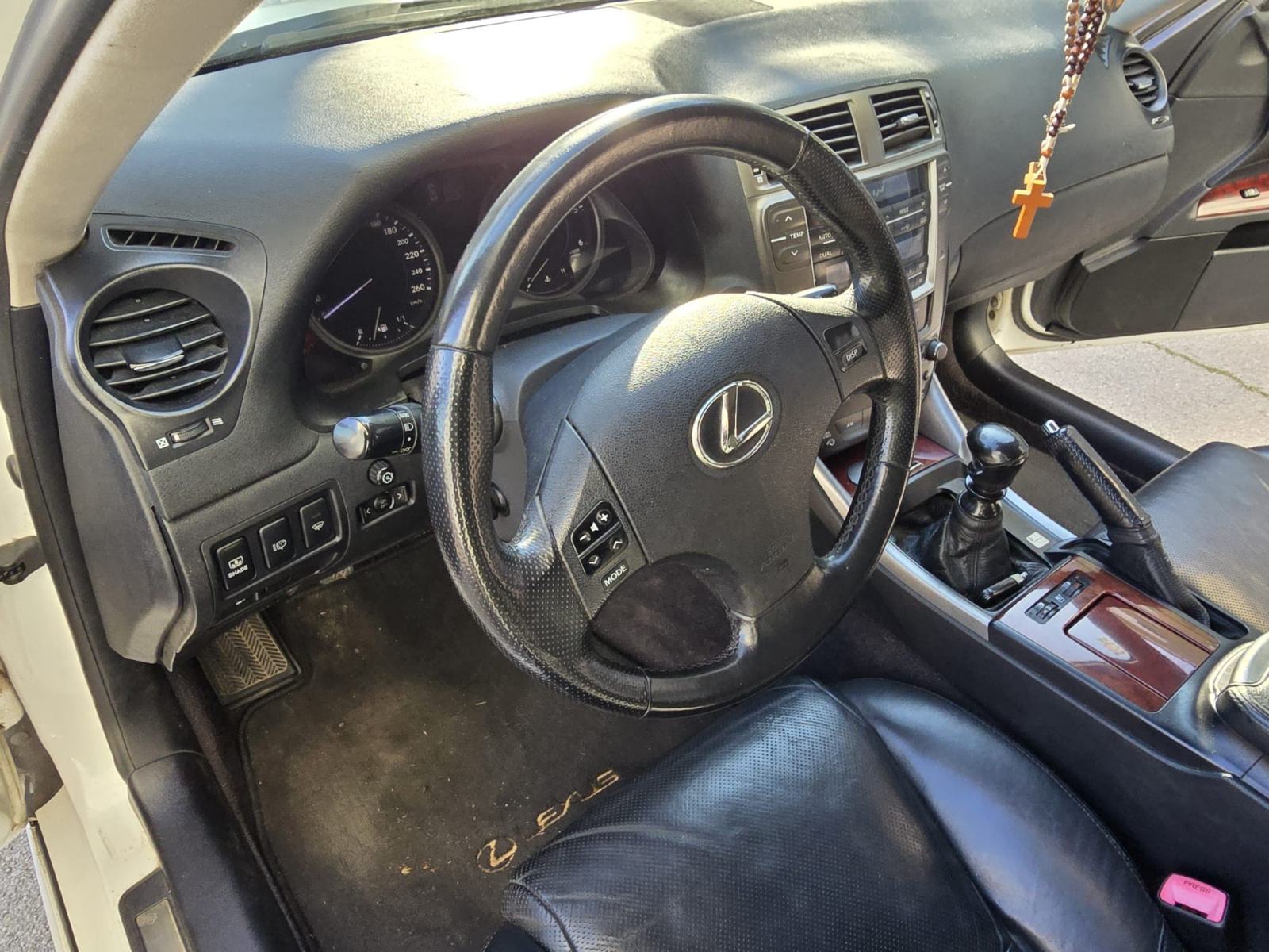 Lexus IS 220d, fotografija 2