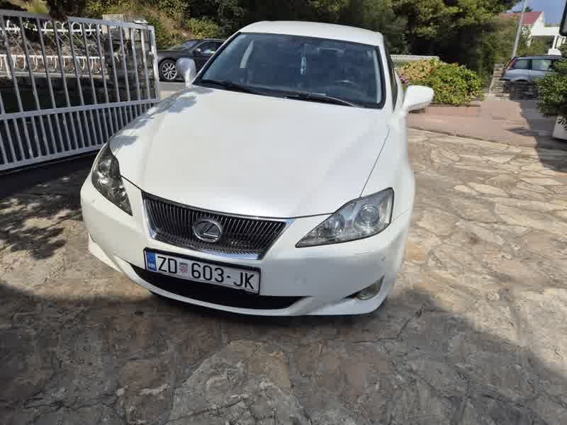 Lexus IS 220d, fotografija 3