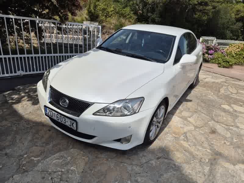 Lexus IS 220d, fotografija 5