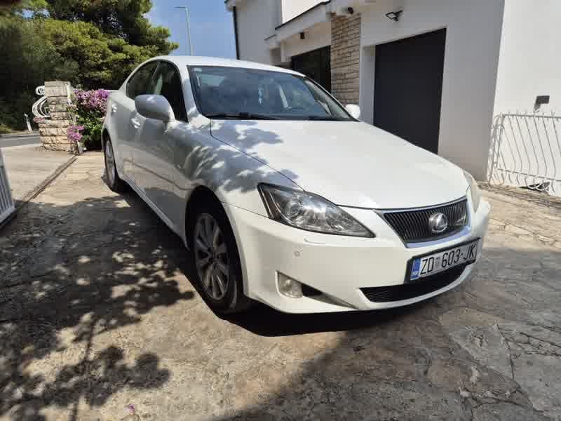 Lexus IS 220d, fotografija 6