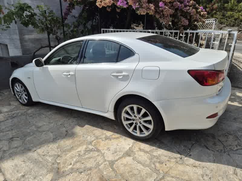 Lexus IS 220d, fotografija 7