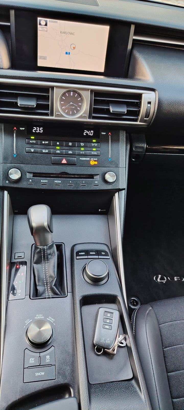 Lexus IS 300h automatik, fotografija 6