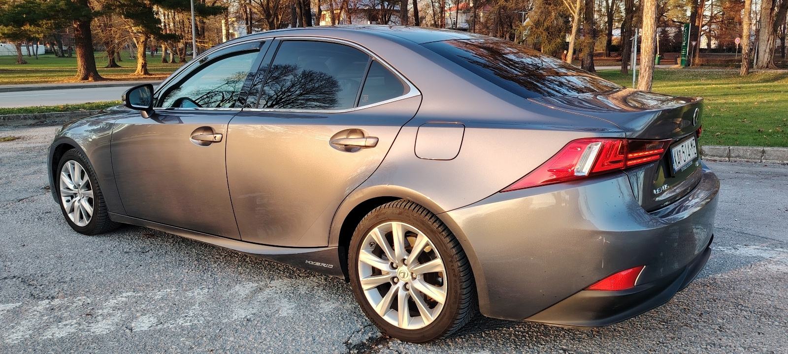 Lexus IS 300h automatik, fotografija 4