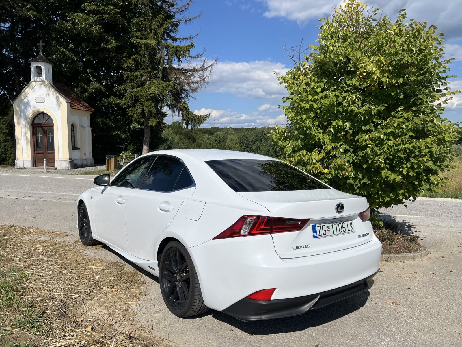 Lexus IS 300H F-Sport, fotografija 7