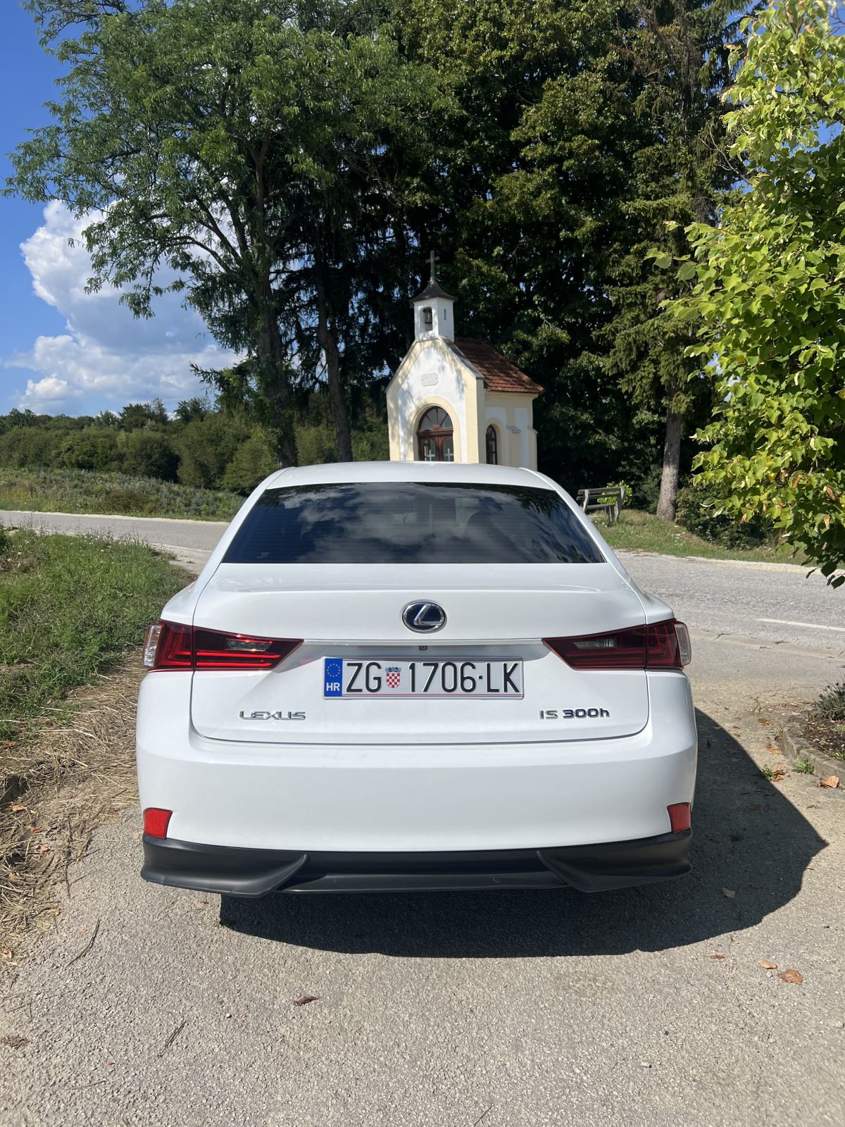 Lexus IS 300H F-Sport, fotografija 10