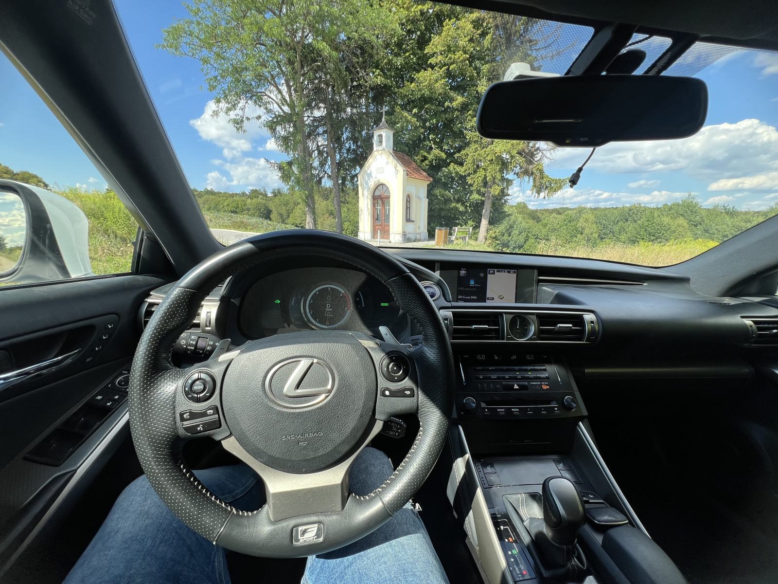 Lexus IS 300H F-Sport, fotografija 18