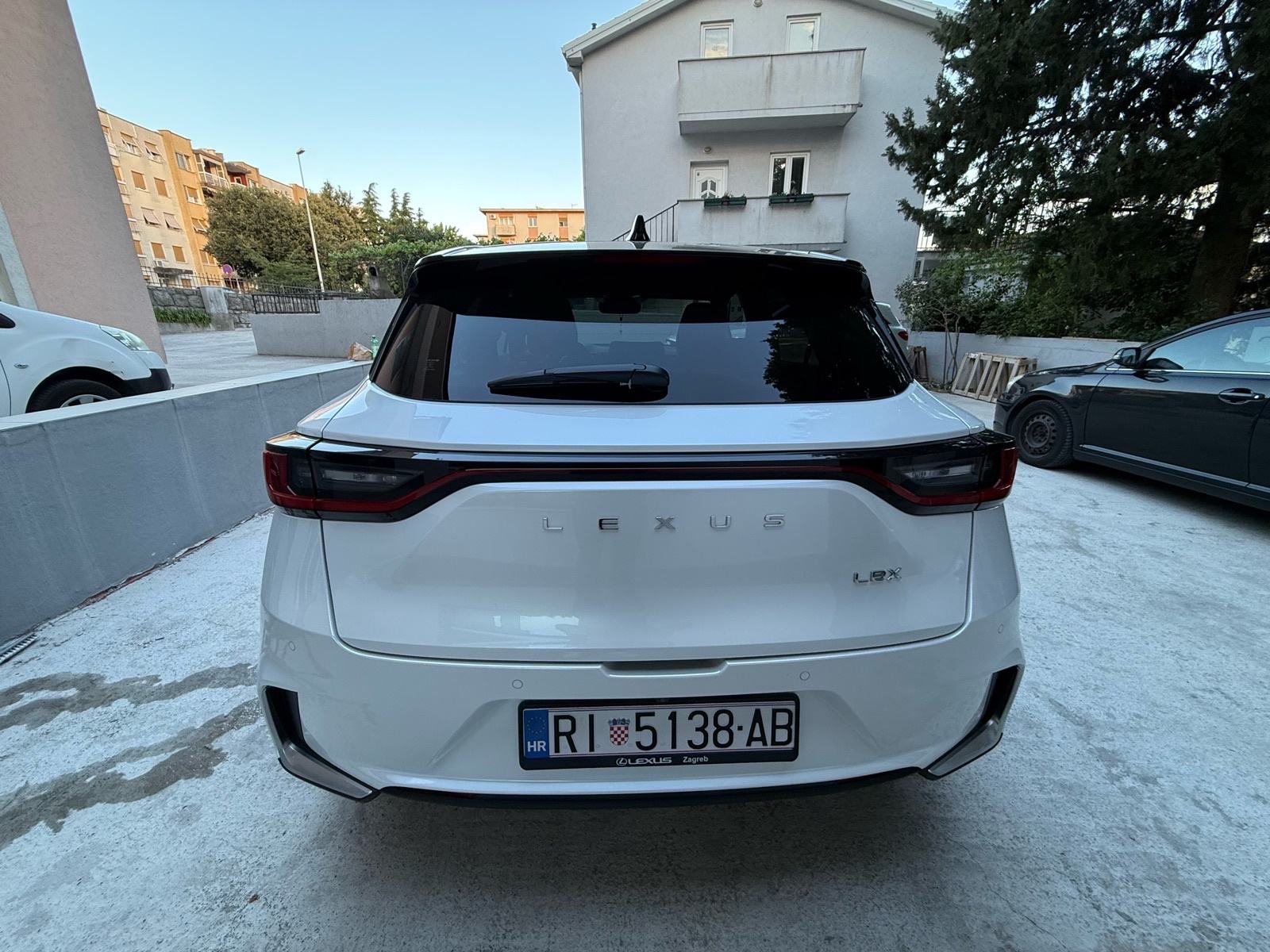 Lexus LBX 1.5 Cool oprema, pogled izvana - slika 2
