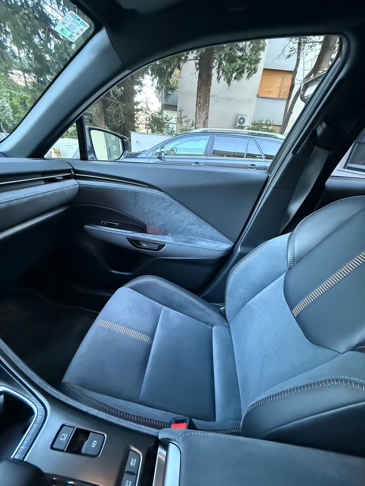Lexus LBX 1.5 Cool oprema, fotografija 17