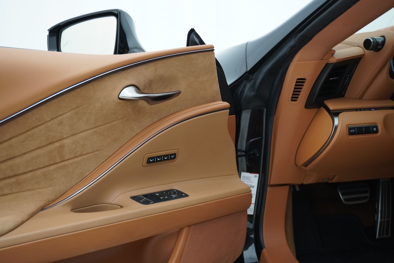 Lexus LC Coupe 500h | Cjena uključuje troškove uvoza, fotografija 10