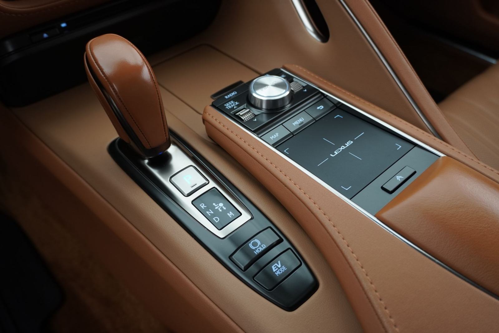 Lexus LC Coupe 500h | Cjena uključuje troškove uvoza, fotografija 17