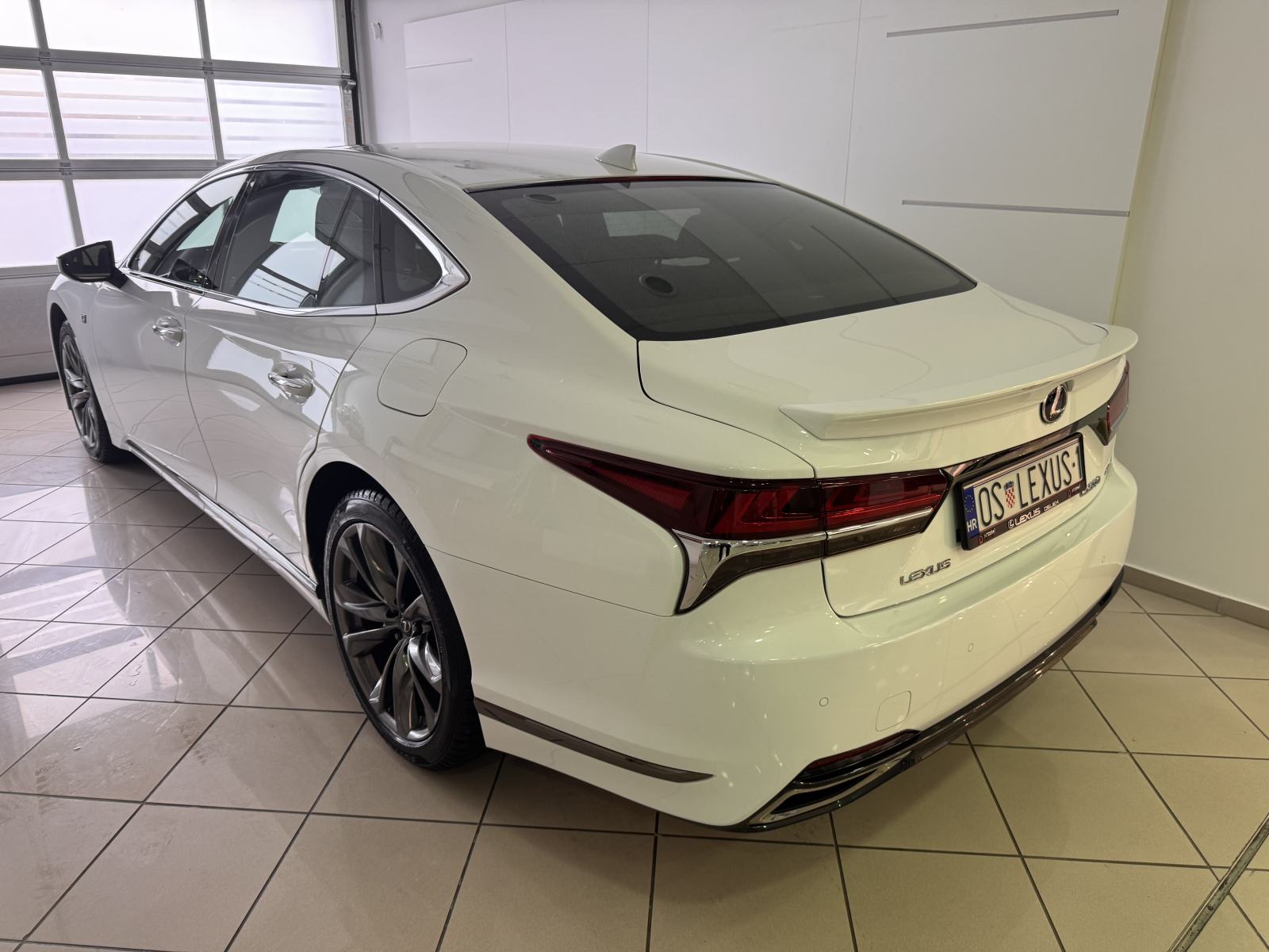 LEXUS LS 500 F SPORT, TOP MODEL, JEDINSTVEN U RH, SAMO 75.411 KM !!!, fotografija 4