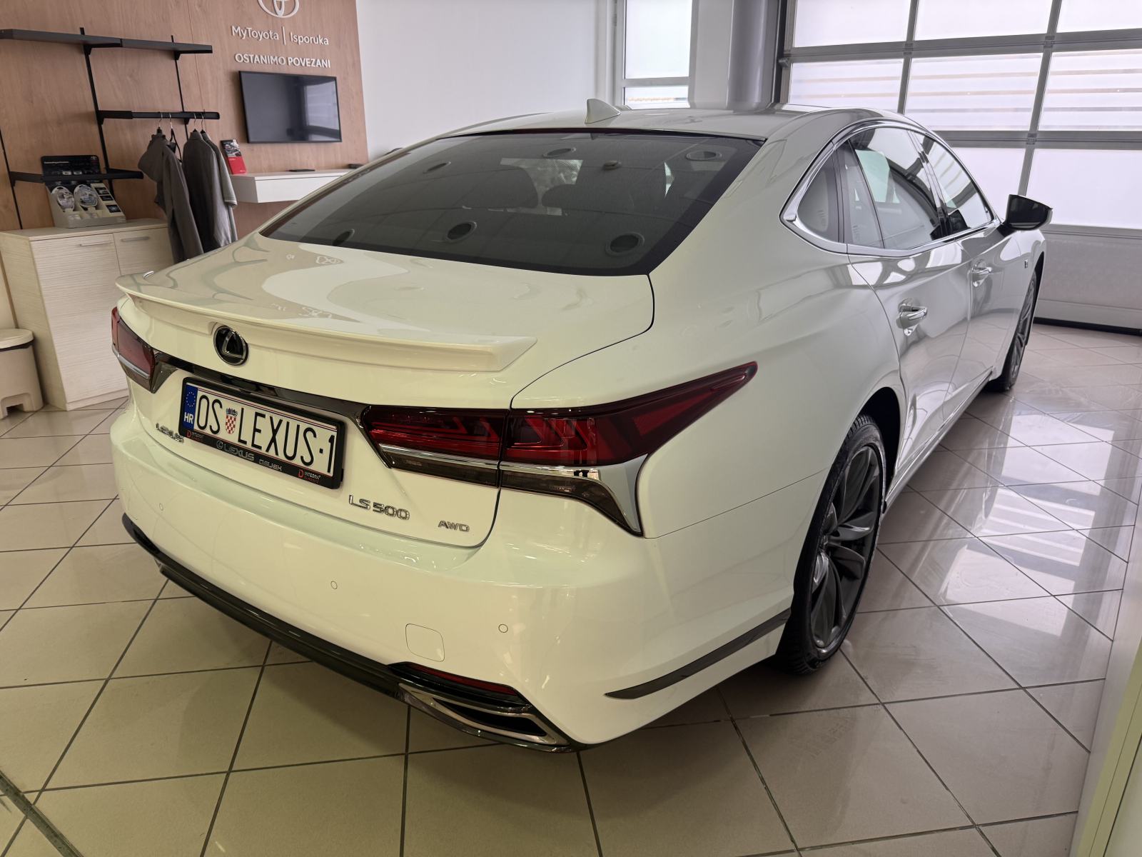 LEXUS LS 500 F SPORT, TOP MODEL, JEDINSTVEN U RH, SAMO 75.411 KM !!!, fotografija 6