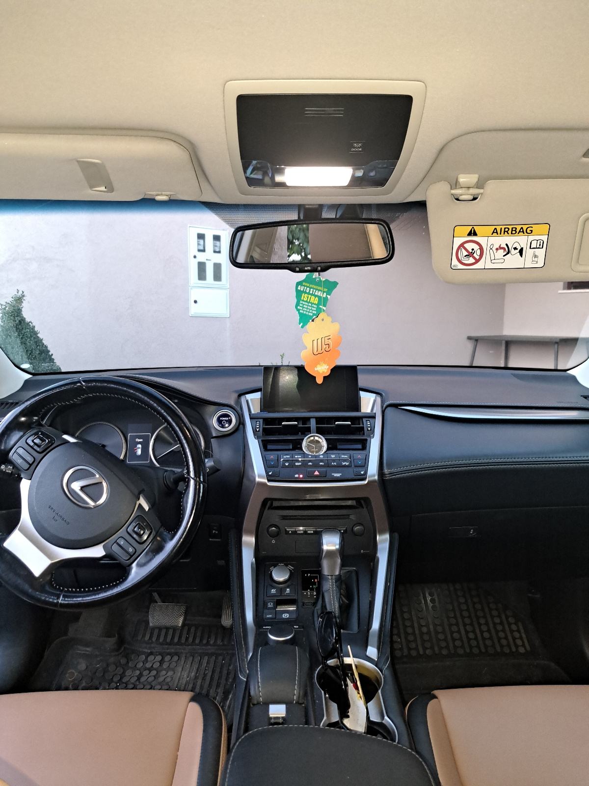 Lexus NX 300h automatik, 09/2017, izuzetno ocuvan, fotografija 6