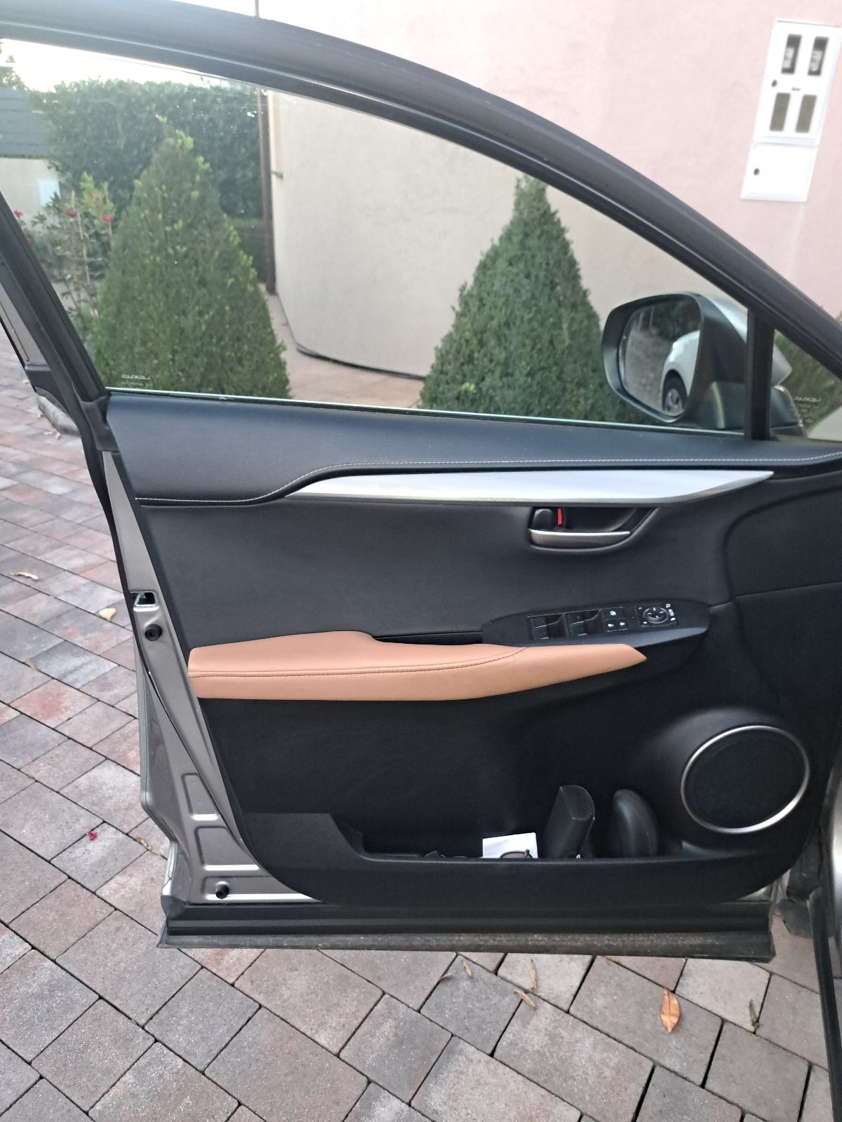 Lexus NX 300h automatik, 09/2017, izuzetno ocuvan, fotografija 9