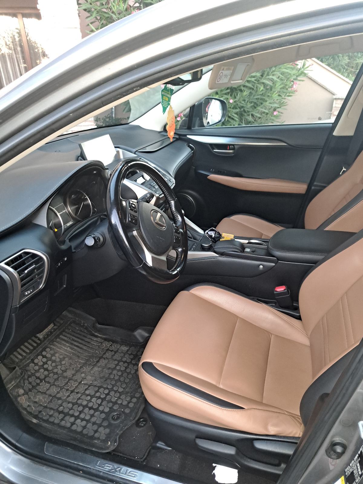 Lexus NX 300h automatik, 09/2017, izuzetno ocuvan, fotografija 10